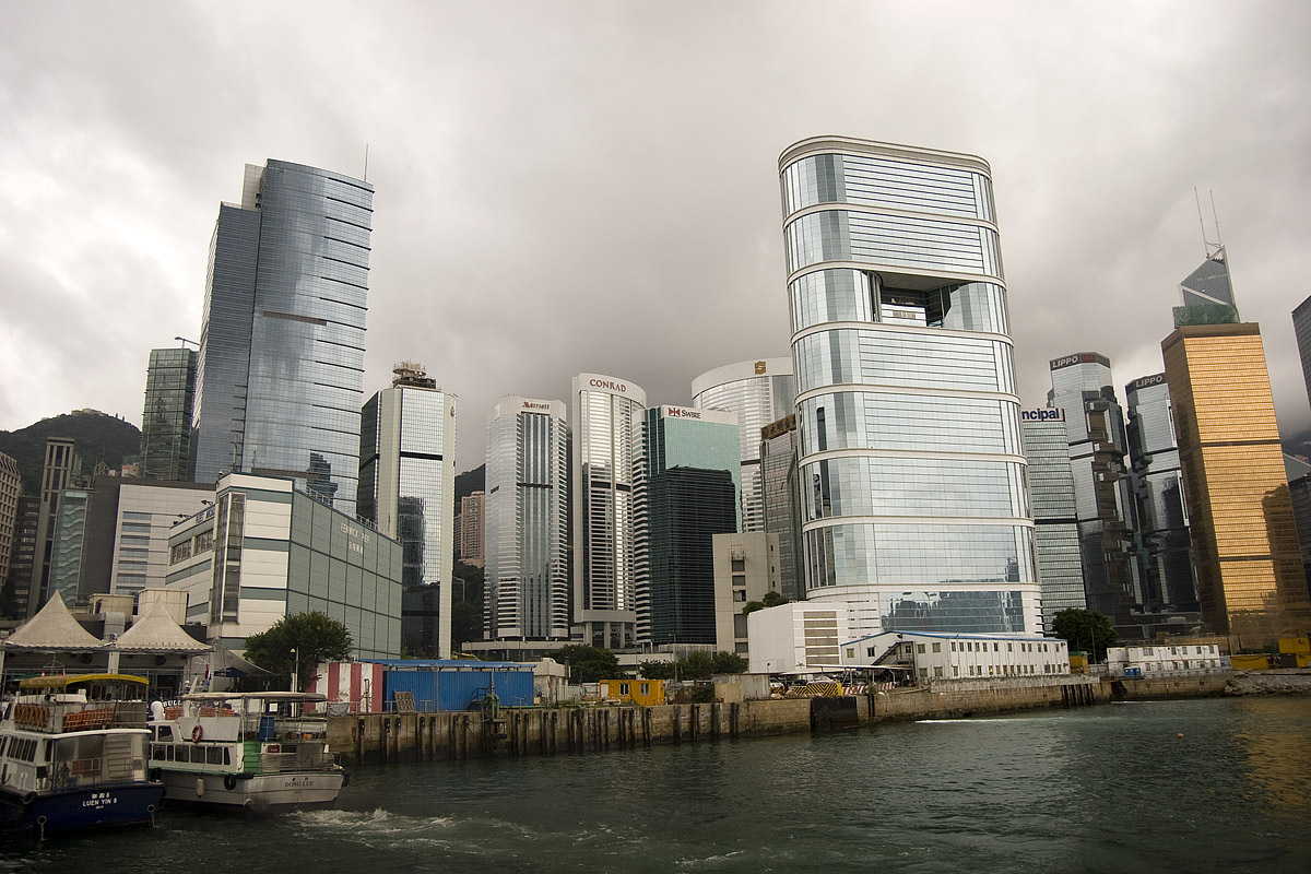 香港金融区高楼与港湾