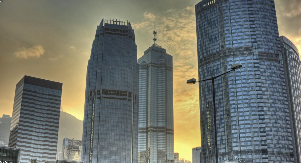 文件审阅与合规治理工作场景